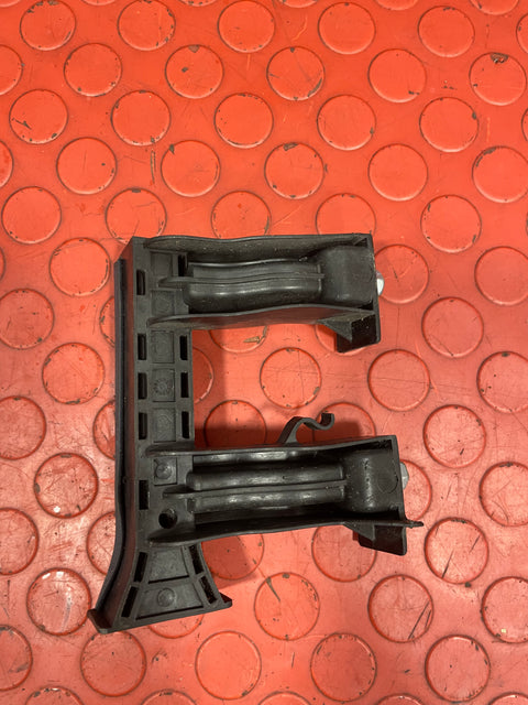 Citroen Berlingo/Peugeot Partner FRONT DOOR GLASS HOLDER RUNNER DRIVER'S SIDE O/S 2008-2018 P/N 9303T0