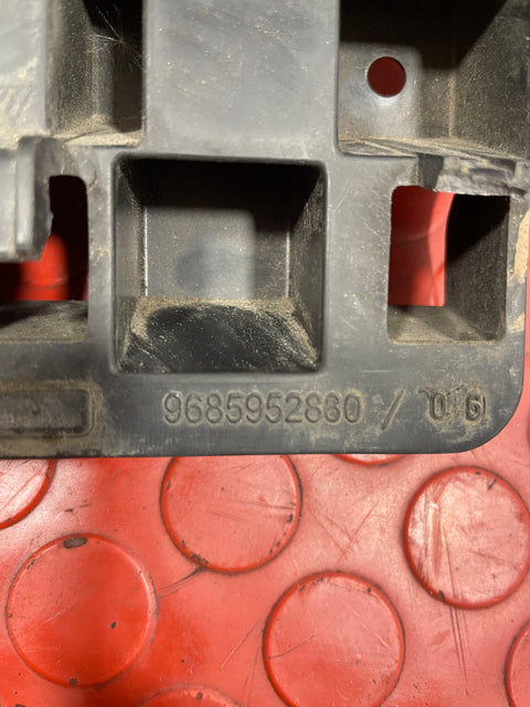 Citroen Berlingo/Peugeot Partner AIR INTAKE PIPE BRACKET 1.6 HDI 2008-2018 P/N 9685952880