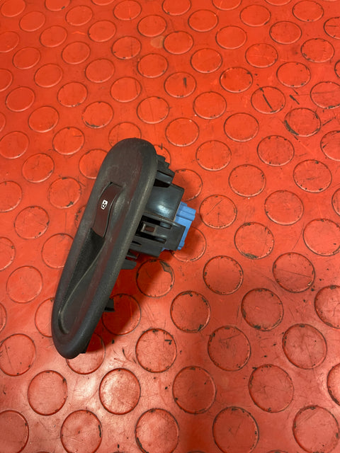 Renault Master/Vauxhall Movano/Nissan NV400 WINDOW SWITCH Passenger's Side 2.3 MK3 P/N 8200548968