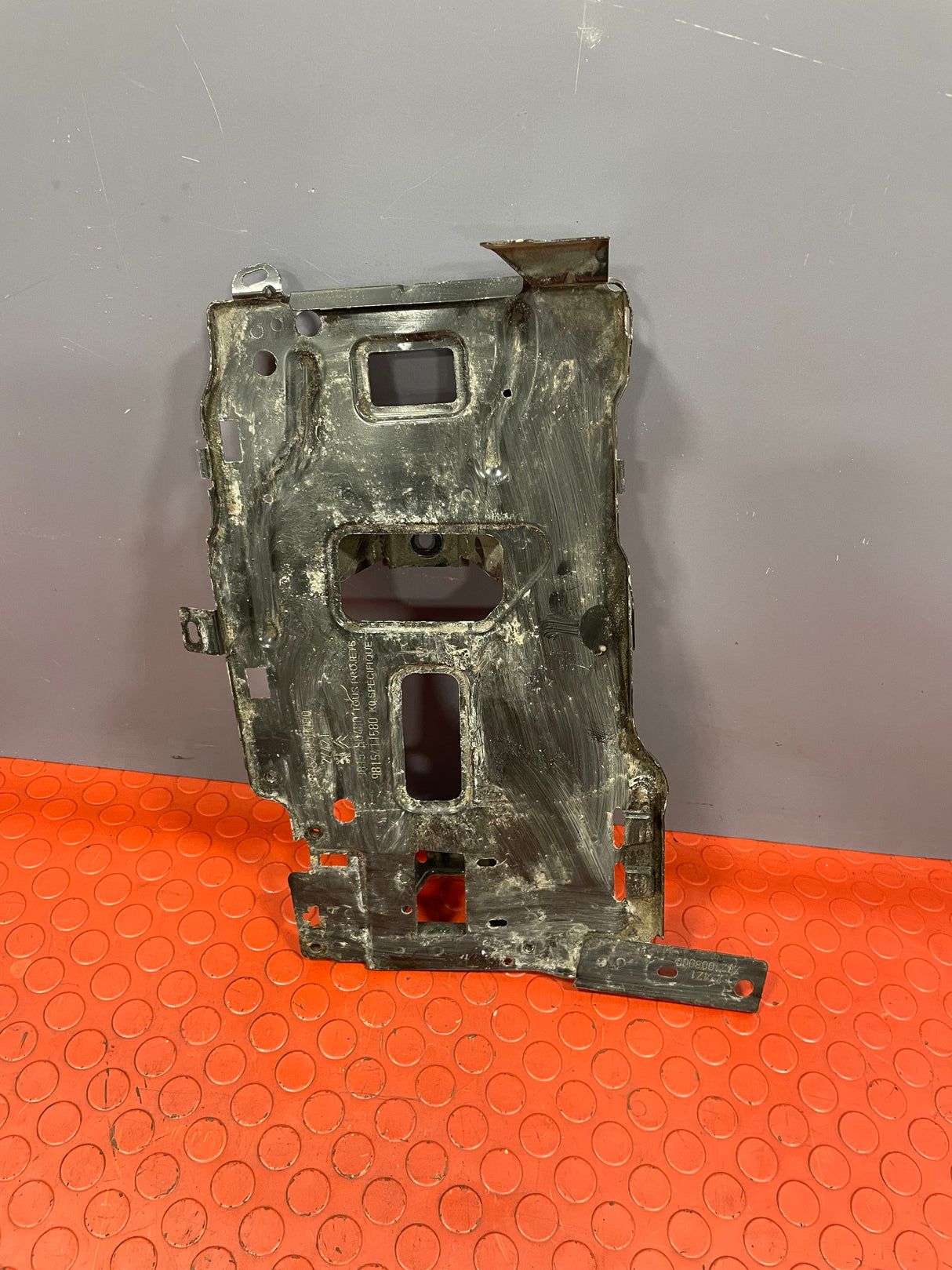 Citroen Dispatch/ Peugeot Expert/ Toyota Proace/ Vauxhall Vivaro BATTERY TRAY  2016-2024 P/N 981528858000 - 1