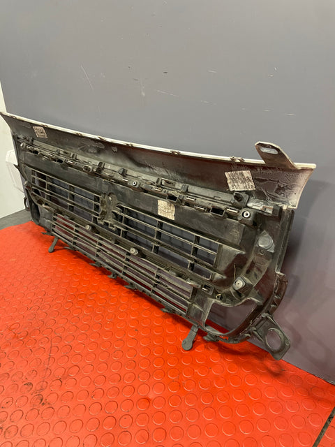 Peugeot Partner FRONT BUMPER GRILL COMPLETE W/ EMBLEM 2015-2018 P/N 99869852 / 9810963880