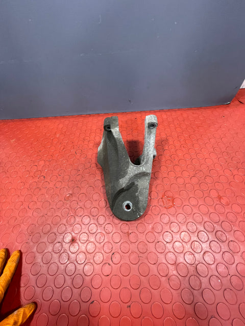 Ford Transit ENGINE MOUNT BRACKET MK7 2.4 RWD 2008 P/N 6C116037AA