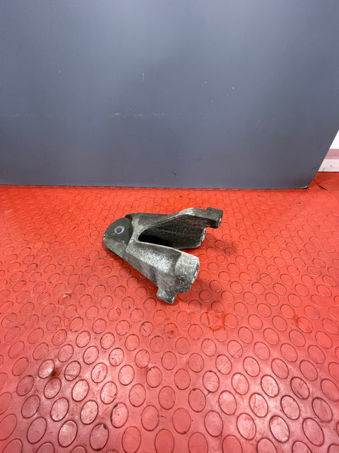 Ford Transit ENGINE MOUNT BRACKET MK7 2.4 RWD 2008 P/N 6C116037AA