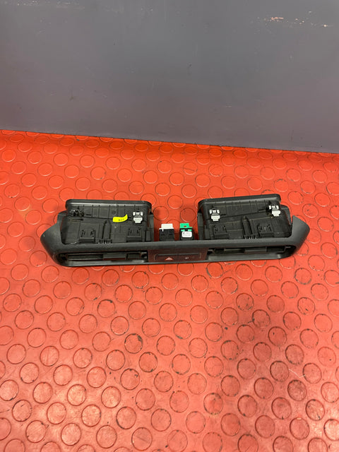 Peugeot Partner/Citroen Berlingo/Vauxhall Combo/Toyota Proace City HAZARD & DOOR LOCKING SWITCH w/ AIR VENTS 2019-2024 P/N 9817042977 / 9817043077