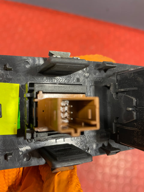 Citroen Berlingo/Peugeot Partner/Vauxhall Combo/Toyota Proace City WINDOW/MIRROR CONTROL SWITCH PANEL (1 Clip Damage) Driver's Side 2019-2024 P/N 98167922ZD