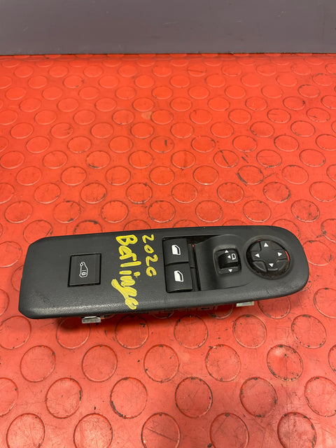 Citroen Berlingo/Peugeot Partner/Vauxhall Combo/Toyota Proace City WINDOW/MIRROR CONTROL SWITCH PANEL (1 Clip Damage) Driver's Side 2019-2024 P/N 98167922ZD