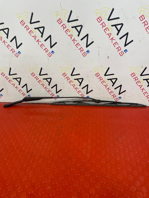 Renault Trafic/ Vauxhall Vivaro P/S WINDSCREEN WIPER 2001-2016 P/N 7700311585