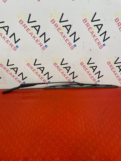 Renault Trafic/ Vauxhall Vivaro P/S WINDSCREEN WIPER 2001-2016 P/N 7700311585