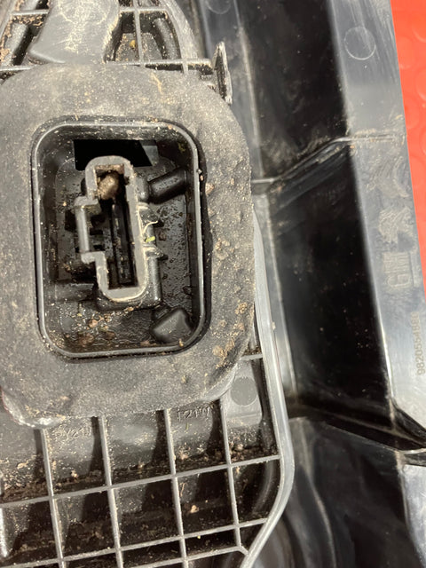 Citroen Berlingo/Peugeot Partner/Vauxhall Combo/Toyota Proace City DRIVER'S SIDE TAILLIGHT (with blurry Lens for cleaning) 2019-2024 P/N 9820554880 - 7