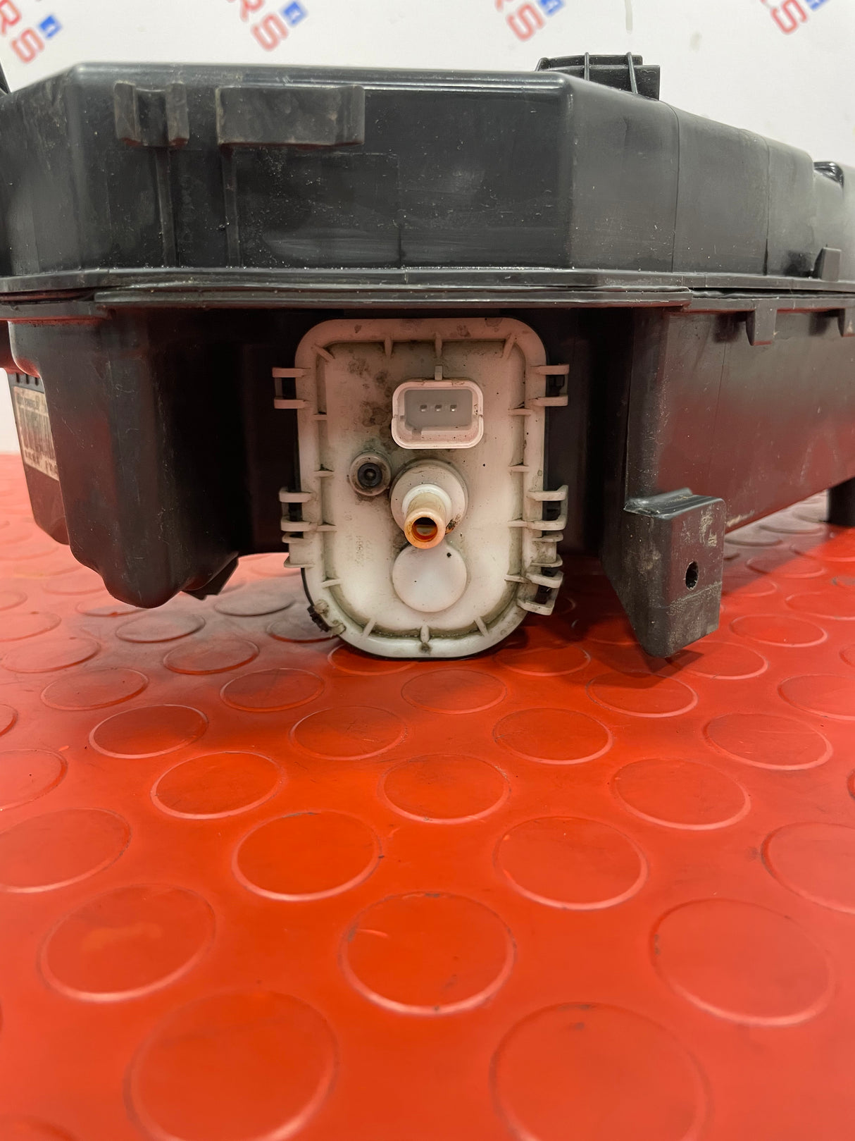 Citroen Berlingo Peugeot Partner FUEL ADDITIVE TANK AND PUMP 1.6 2015-2018 P/N 9816296080