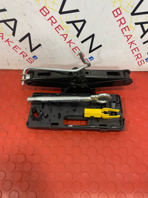 Citroen Berlingo/ Peugeot Partner/ Vauxhall Combo/ Toyota Proace City EMERGENCY JACK AND TOWING KIT P/N 9660311480