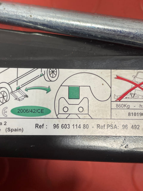 Citroen Berlingo/ Peugeot Partner/ Vauxhall Combo/ Toyota Proace City EMERGENCY JACK AND TOWING KIT P/N 9660311480