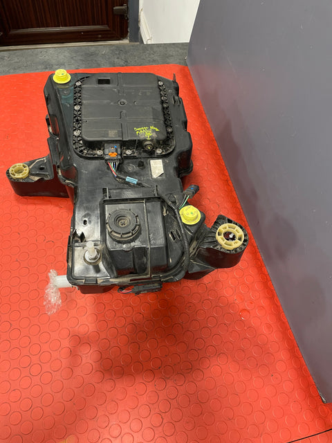 Citroen Berlingo/Peugeot Partner/Toyota Proace City/Vauxhall Combo ADBLUE TANK (Damage in Upper Hose Fitting Please see Photos) 2019-2024 P/N 9817601880 - 2