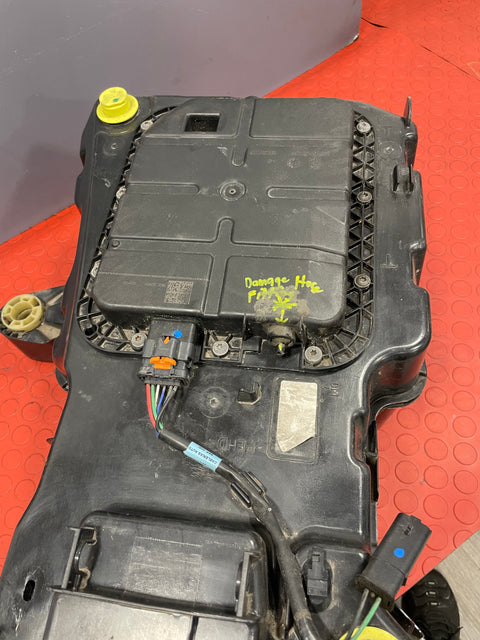Citroen Berlingo/Peugeot Partner/Toyota Proace City/Vauxhall Combo ADBLUE TANK (Damage in Upper Hose Fitting Please see Photos) 2019-2024 P/N 9817601880 - 2