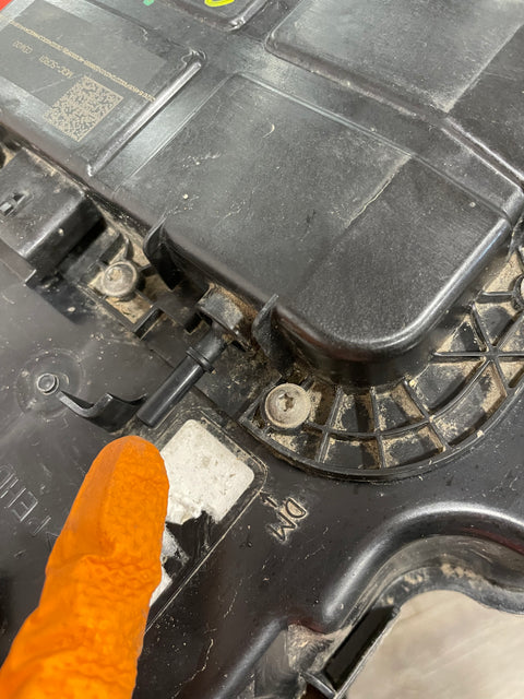 Citroen Berlingo/Peugeot Partner/Toyota Proace City/Vauxhall Combo ADBLUE TANK (Damage in Upper Hose Fitting Please see Photos) 2019-2024 P/N 9817601880 - 2