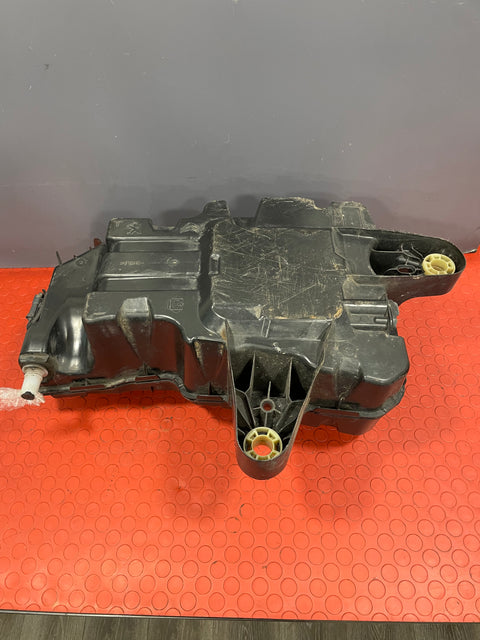 Citroen Berlingo/Peugeot Partner/Toyota Proace City/Vauxhall Combo ADBLUE TANK (Damage in Upper Hose Fitting Please see Photos) 2019-2024 P/N 9817601880 - 2