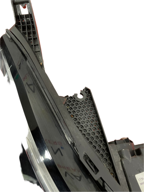 Maxus Deliver 9 2021 DRIVERSIDE HEADLIGHT (DAMAGED CLIPS) P/N C00076962