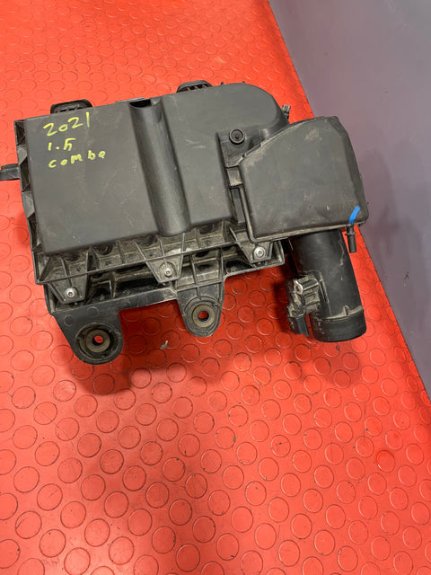 Citroen Berlingo/Peugeot Partner/Vauxhall Combo/Toyota Proace City COMPLETE AIRBOX w/ AIR FILTER & MAF SENSOR 2019-2024 1.5/1.6 P/N 9828002080 - 1