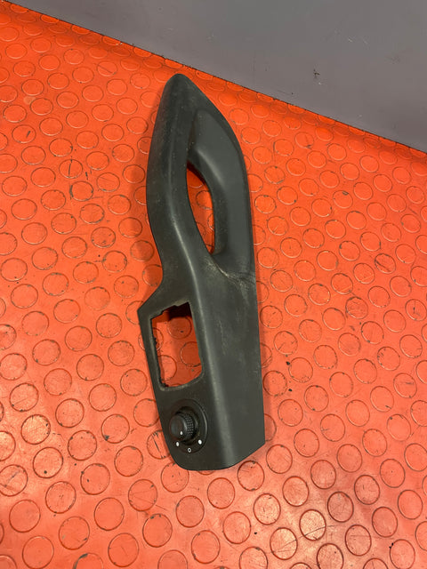Vauxhall Vivaro/Renault Trafic/Nissan NV300 ELECTRIC WING MIRROR CONTROL SWITCH AND INNER DOOR HANDLE TRIM 1.6 2014-2019 P/N 255704649R / 938666437