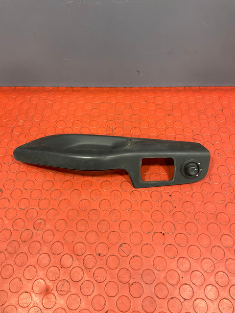 Vauxhall Vivaro/Renault Trafic/Nissan NV300 ELECTRIC WING MIRROR CONTROL SWITCH AND INNER DOOR HANDLE TRIM 1.6 2014-2019 P/N 255704649R / 938666437