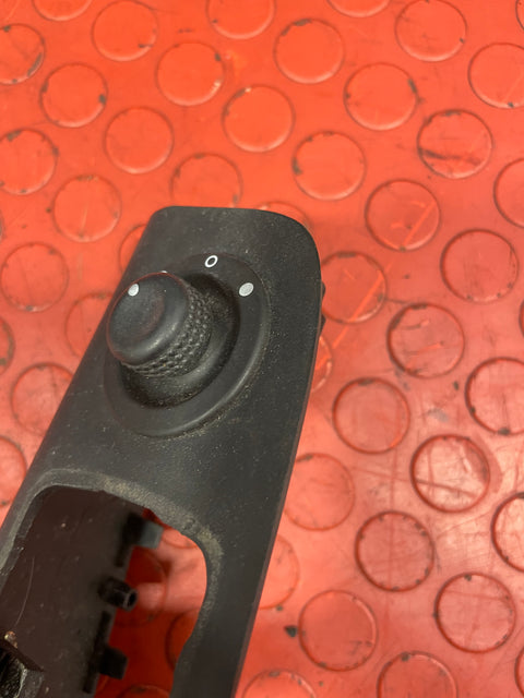 Vauxhall Vivaro/Renault Trafic/Nissan NV300 ELECTRIC WING MIRROR CONTROL SWITCH AND INNER DOOR HANDLE TRIM 1.6 2014-2019 P/N 255704649R / 938666437