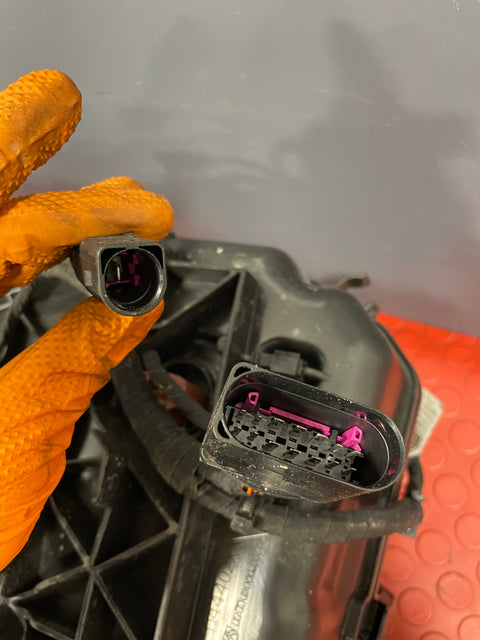 Volkswagen Transporter ADBLUE TANK w/ PUMP 2.0 2024 P/N 7LA131877E R/N 5WA131969 / 7LA971819A / 7LA131531