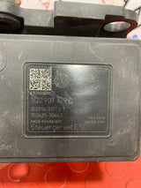 Volkswagen Golf ABS PUMP AND CONTROL MODULE  MK7 1.6 P/N 3Q0907379Q