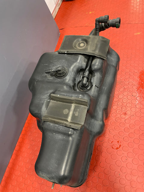 Saic Maxus Deliver 9 ADBLUE TANK WITH PUMP (4 Pin and 5 Pin plug) 2.0 TD 2021 P/N C00079649 / C00088301