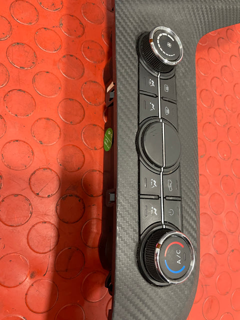 Saic Maxus Deliver 9 AIR CONDITIONING HEATER CLIMATE CONTROL SWITCH 2.0 2021-2024 P/N C00188950