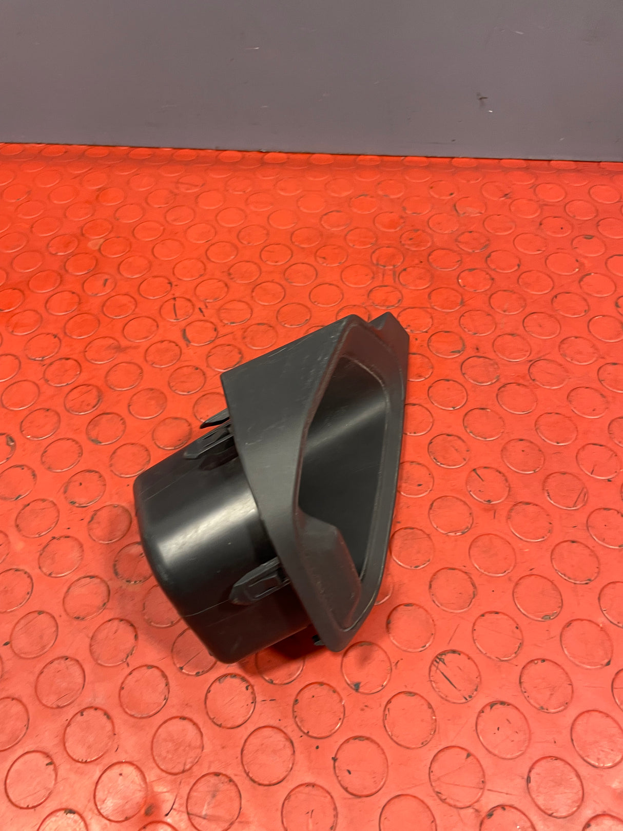 Saic Maxus Deliver 9 DASHBOARD CUP HOLDER LEFT SIDE 2.0 2021-2024 P/N C00118100