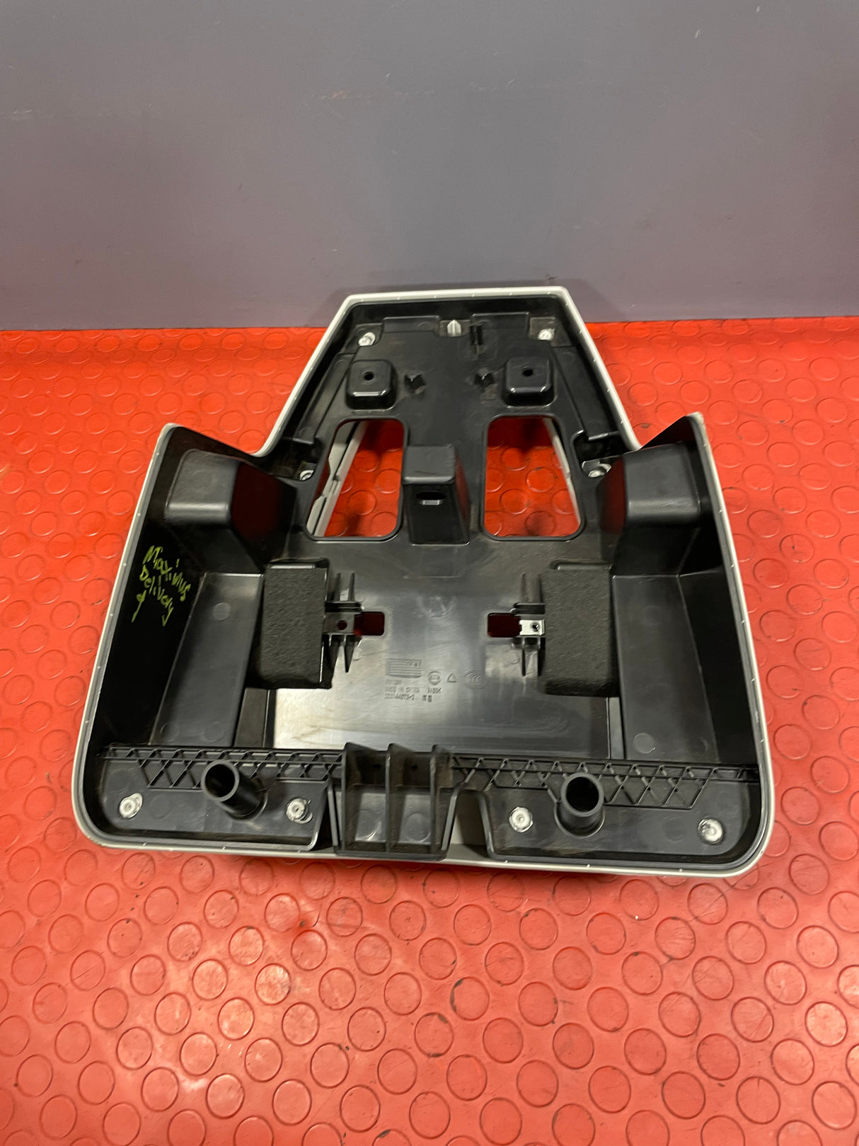 Saic Maxus Deliver 9 CENTER CEILING LIGHT HOUSING 2.0 2021-2024 P/N C00144873