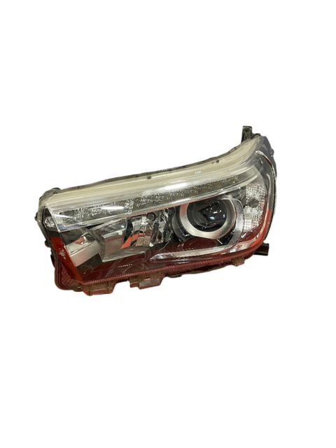 Toyota Hilux HEADLIGHT ASSEMBLY (Damage Mounting Point/No Indicator Bulb) Passenger's Side 2017 R/N 811500K720