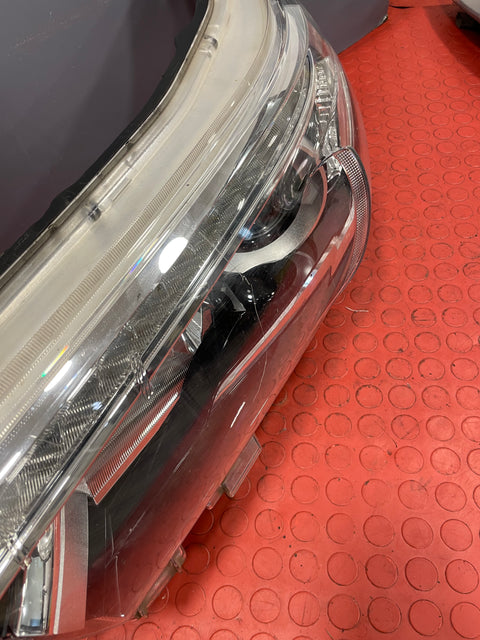 Toyota Hilux HEADLIGHT ASSEMBLY (Damage Mounting Point/No Indicator Bulb) Passenger's Side 2017 R/N 811500K720
