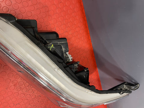 Toyota Hilux HEADLIGHT ASSEMBLY (Damage Mounting Point/No Indicator Bulb) Passenger's Side 2017 R/N 811500K720