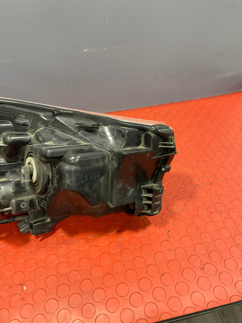 Toyota Hilux HEADLIGHT ASSEMBLY (Damage Mounting Point/No Indicator Bulb) Passenger's Side 2017 R/N 811500K720