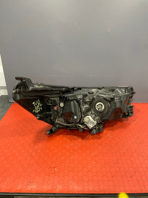 Toyota Hilux HEADLIGHT ASSEMBLY (Damage Mounting Point/No Indicator Bulb) Passenger's Side 2017 R/N 811500K720