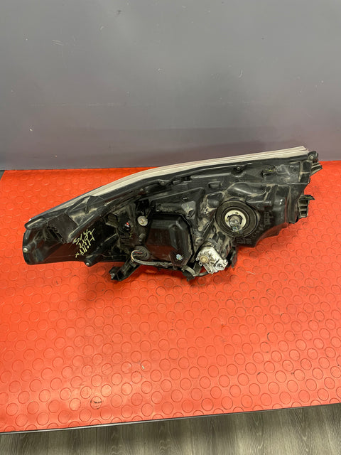 Toyota Hilux HEADLIGHT ASSEMBLY (Damage Mounting Point/No Indicator Bulb) Passenger's Side 2017 R/N 811500K720