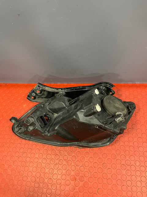 Volkswagen Caddy HEADLIGHT ASSEMBLY Driver's Side (with Scratches please see photos & 1 bulb missing) P/N TYC2012473152