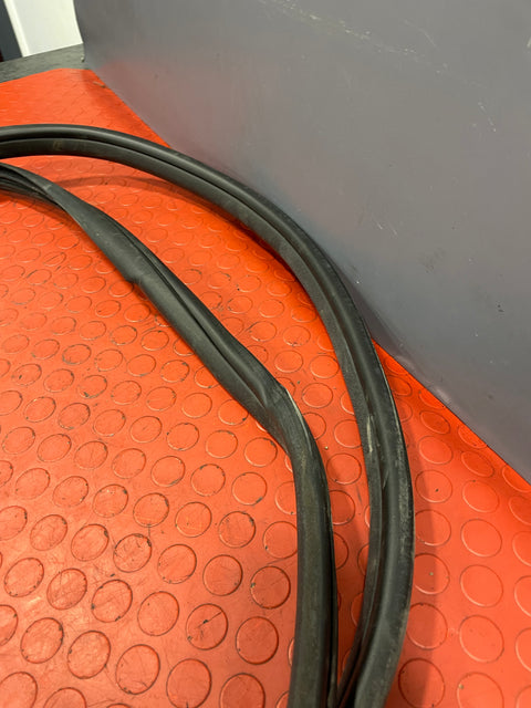 Saic Maxus Deliver 9 RUBBER DOOR SEAL Front Driver's Side 2021-2024 R/N SMD92021FRH