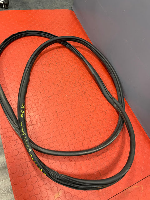 Saic Maxus Deliver 9 RUBBER DOOR SEAL Front Driver's Side 2021-2024 R/N SMD92021FRH