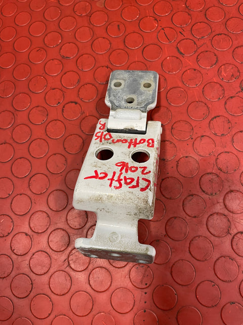 Volkswagen Crafter/Mercedes Benz Sprinter REAR DOOR PANEL HINGE Bottom Driver's Side RH 2016 P/N A9067400737