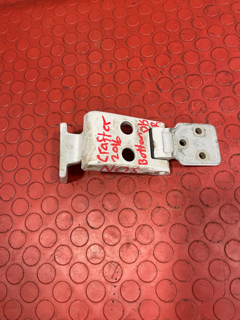 Volkswagen Crafter/Mercedes Benz Sprinter REAR DOOR PANEL HINGE Bottom Driver's Side RH 2016 P/N A9067400737