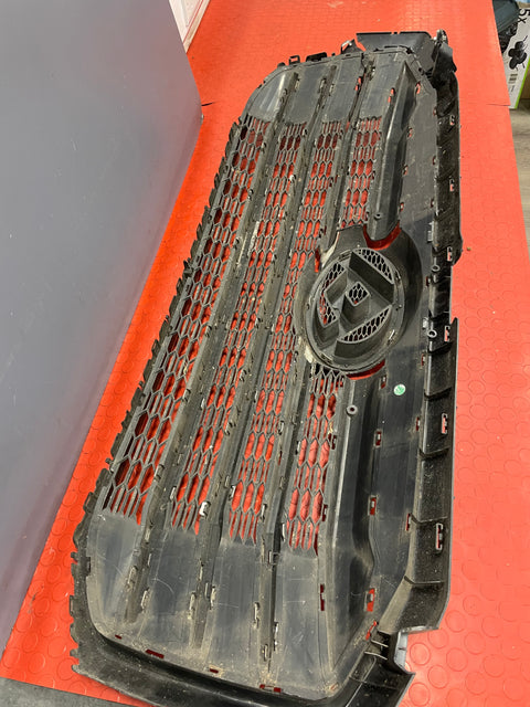 Saic Maxus Deliver 9 BUMPER GRILL (Left Side Frame Damage) SPARE OR REPAIR 2021-2024 P/N SV63