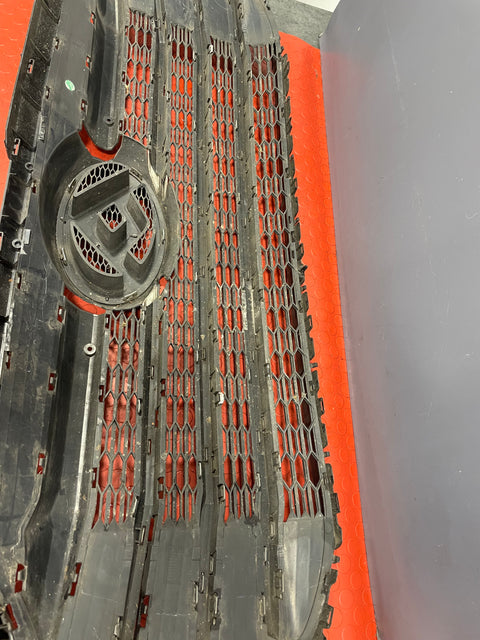 Saic Maxus Deliver 9 BUMPER GRILL (Left Side Frame Damage) SPARE OR REPAIR 2021-2024 P/N SV63