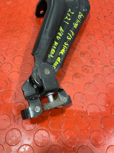 Citroen Berlingo/Peugeot Partner/Vauxhall Combo/Toyota Proace City SLIDING DOOR RUNNER HINGE Passenger's Side P/N 9816965980