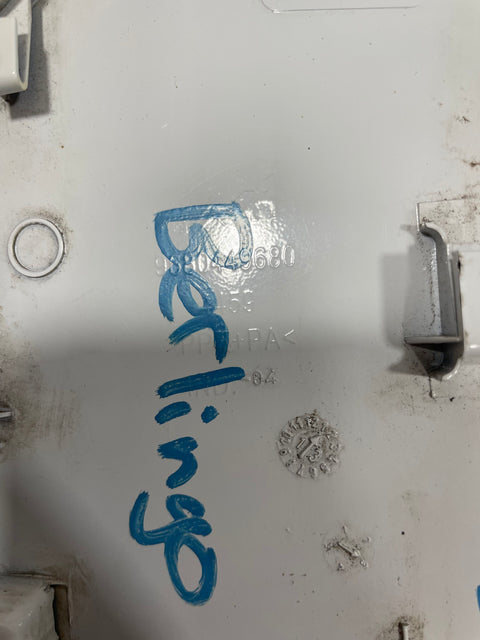 Citroen Berlingo/Peugeot Partner FUEL DOOR COVER/FUEL FILLER FLAP ( White ) 2008-2018 P/N 9680449680 - 4